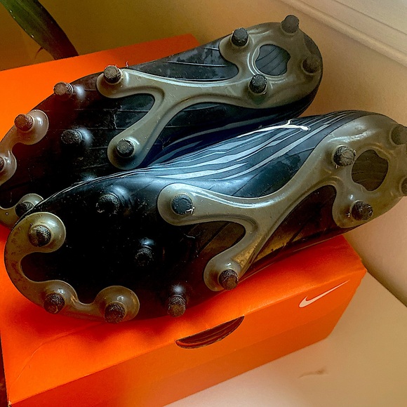 Great Condition Rapido III FG/AG Soccer Cleats Big Kids Size 4 - Picture 3 of 3